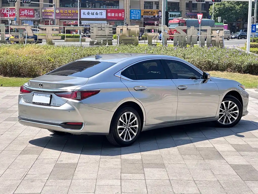 Lexus ES — миниатюра 4