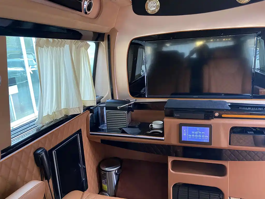 Volkswagen Caravelle — миниатюра 11