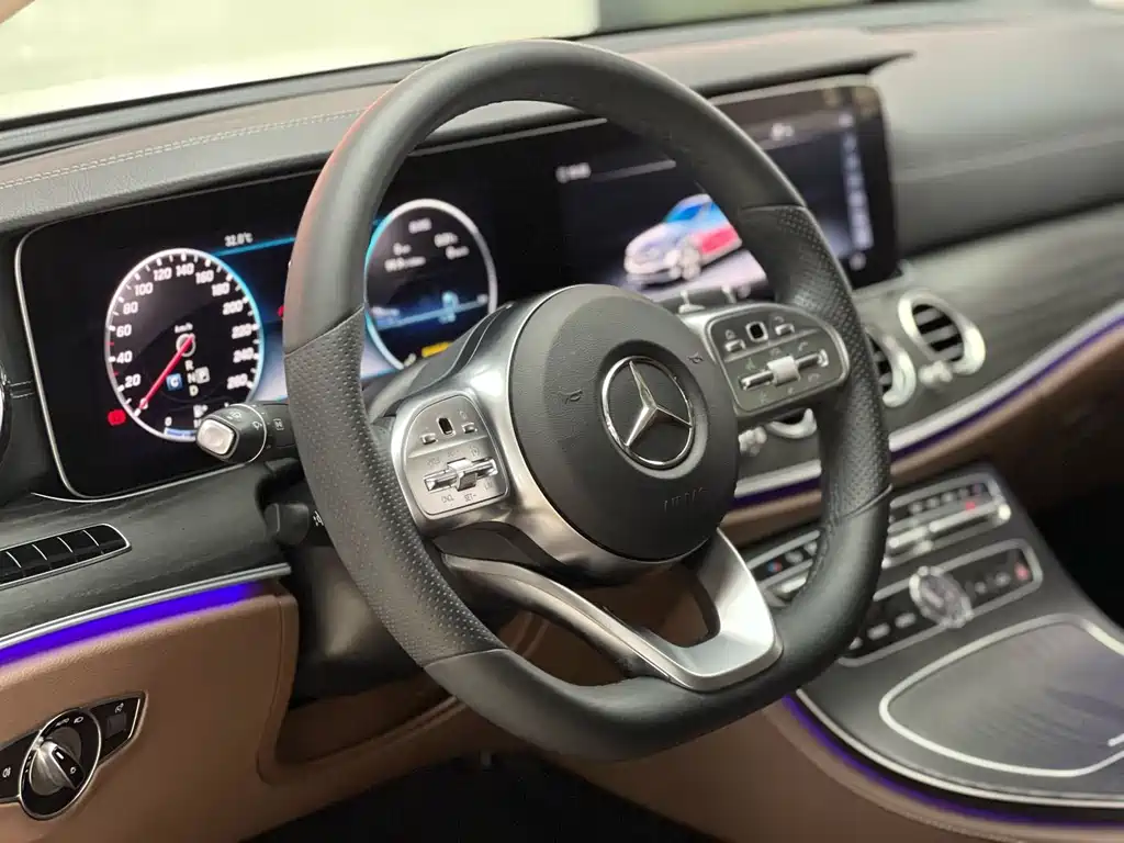 Mercedes-Benz E-Class — миниатюра 7