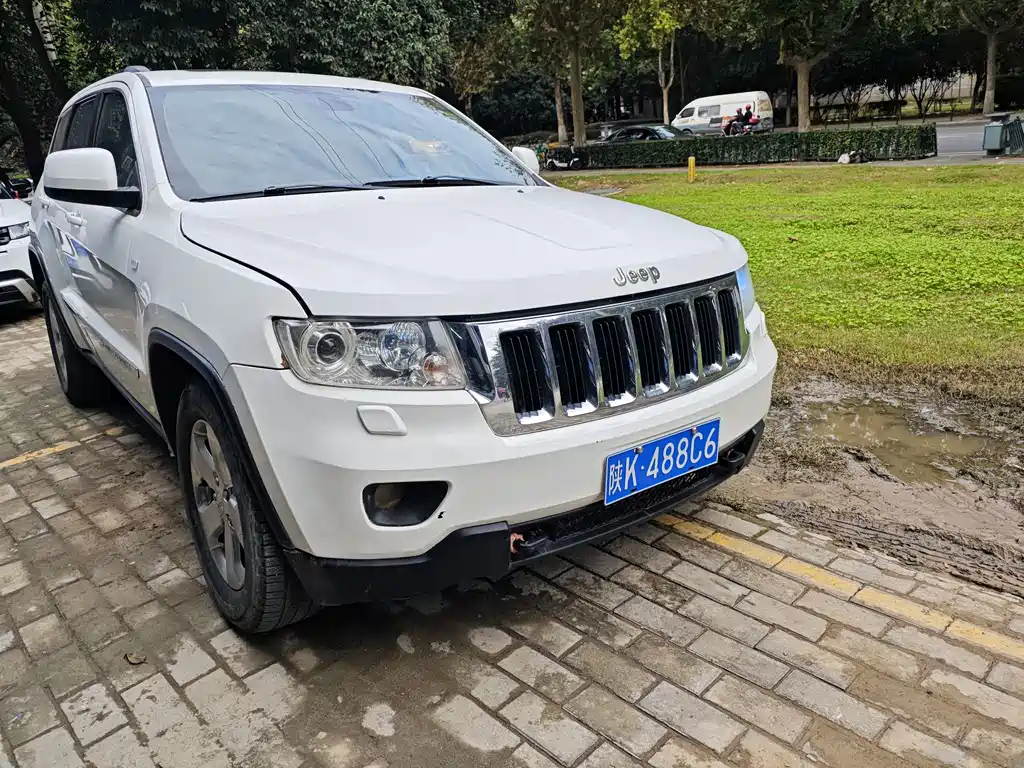 Jeep Grand Cherokee (Import) — миниатюра 2