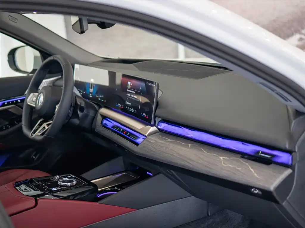 BMW 5 Series — миниатюра 20