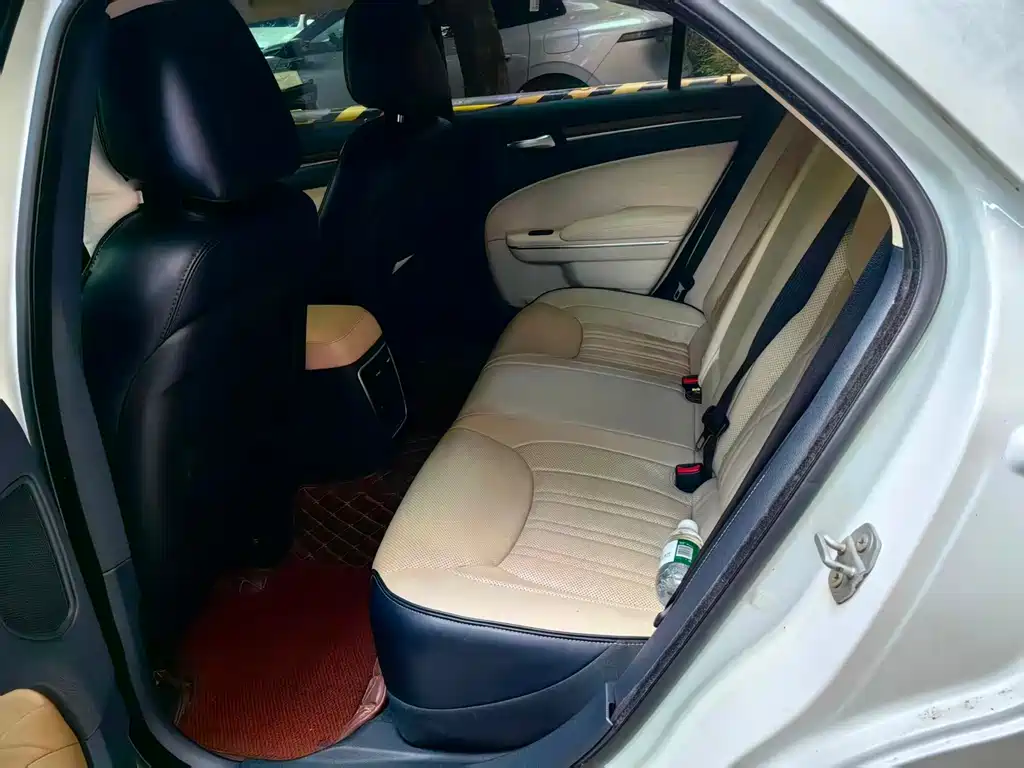 Chrysler 300C — миниатюра 5