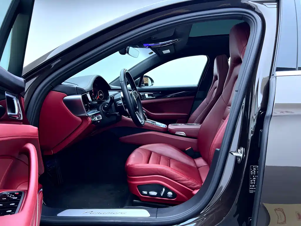 PORSCHE PANAMERA