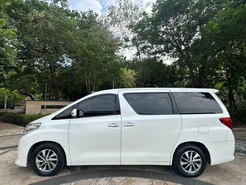 Toyota Alphard 2012 2.4L Luxury