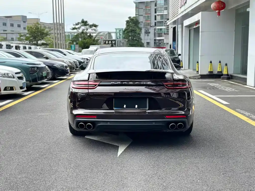 PORSCHE PANAMERA