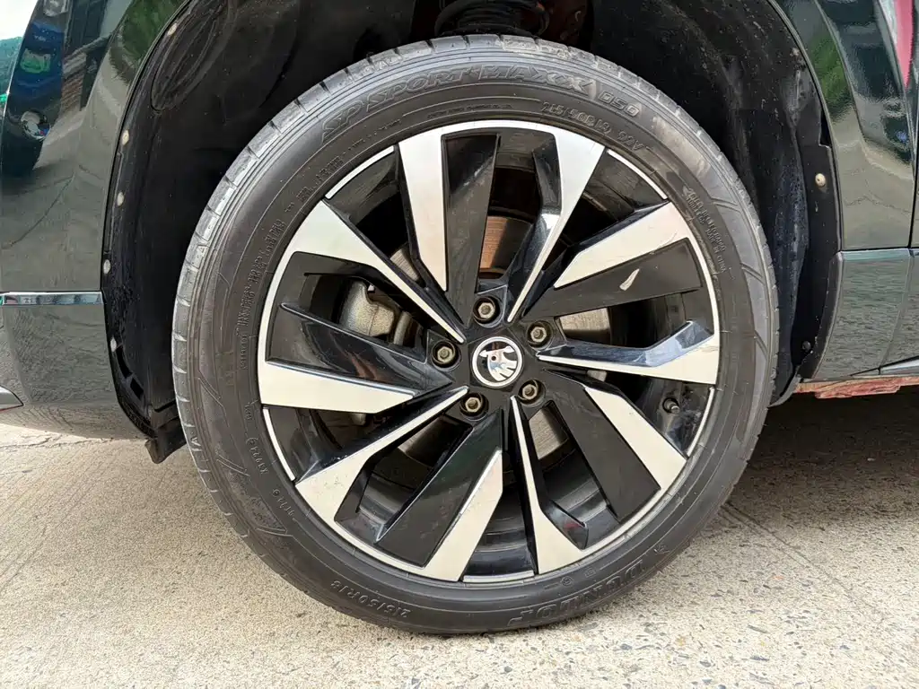 Skoda Karoq TSI280 Luxury Enjoy Edition, фото 23