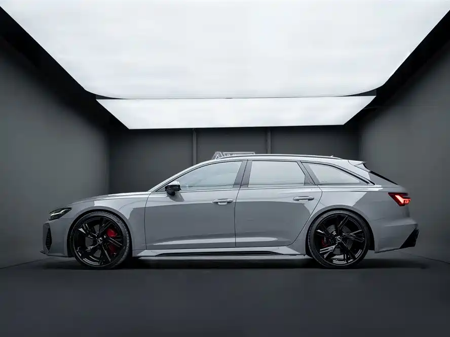 AUDI RS 6