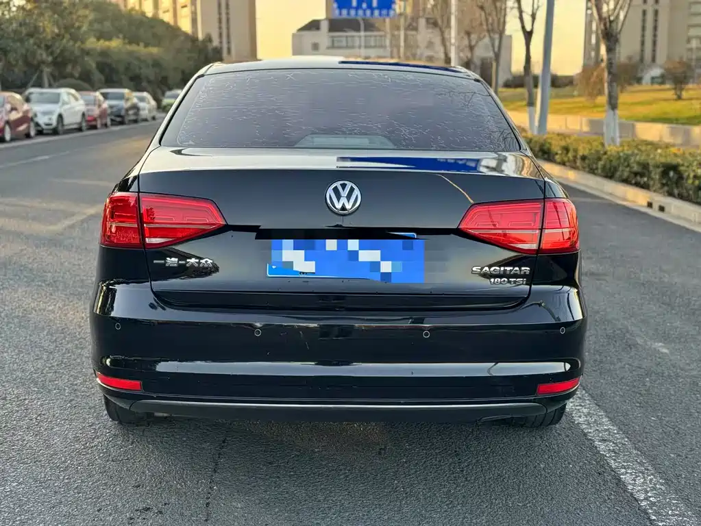 VOLKSWAGEN SAGITAR