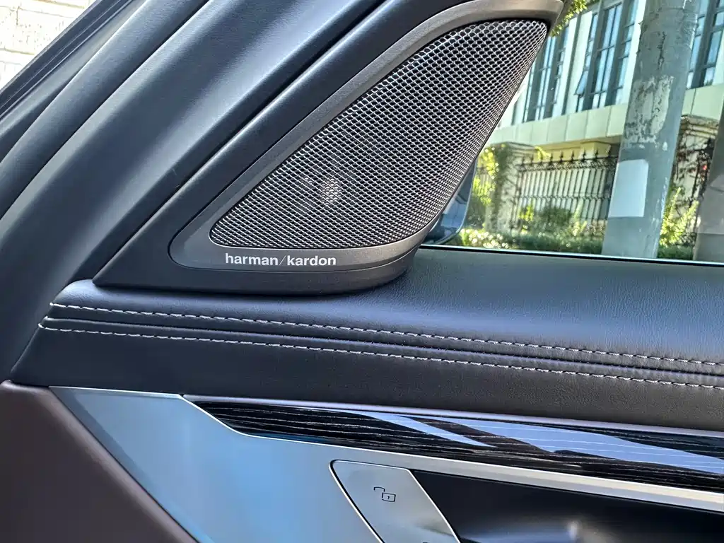 BMW 7 Series — миниатюра 16