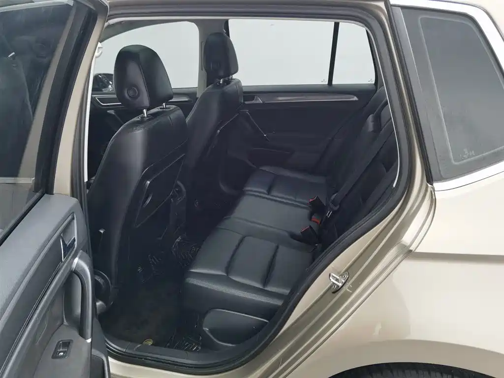 VOLKSWAGEN GOLF*JIAYU