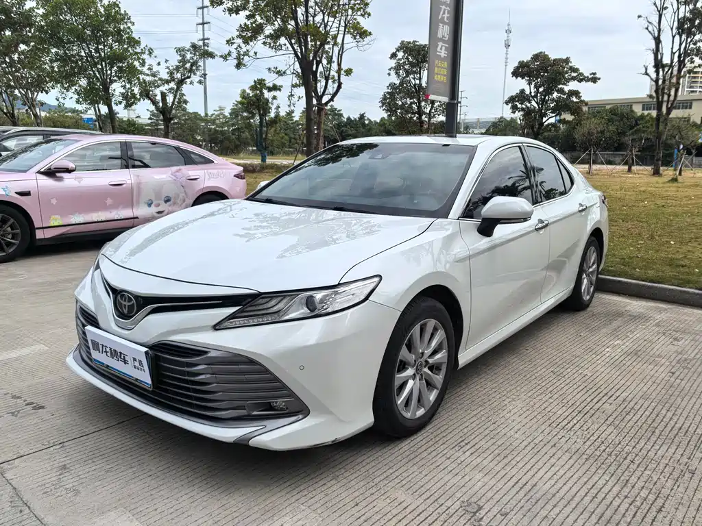 TOYOTA CAMRY