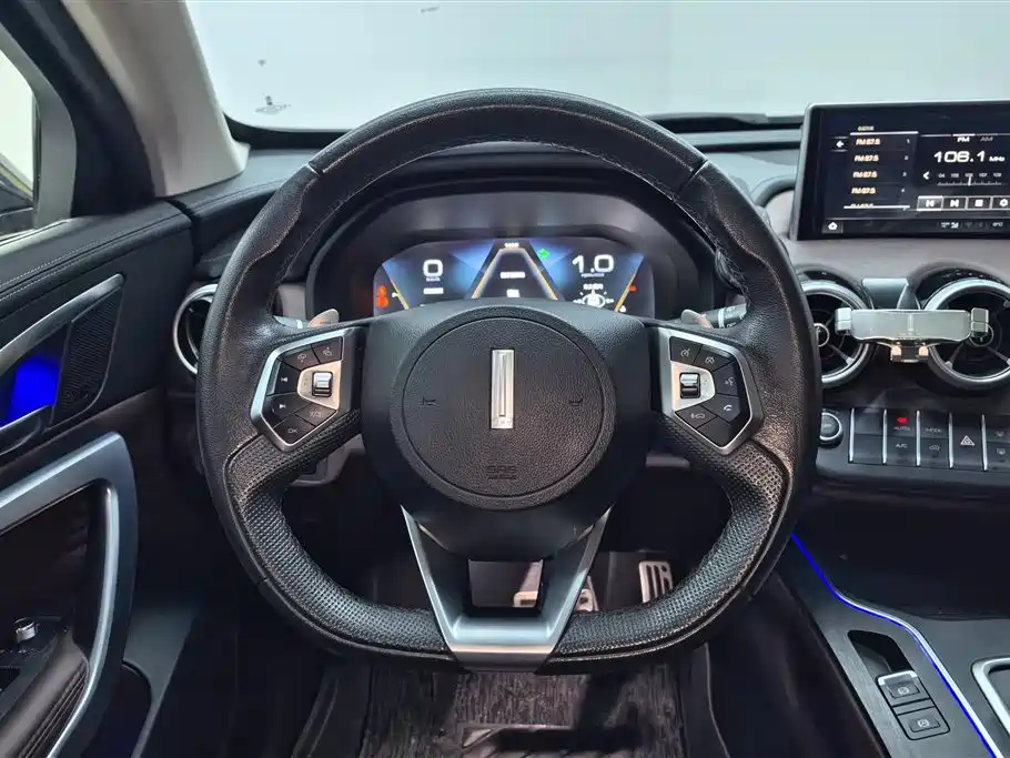 WEI PAI WEI BRAND VV7