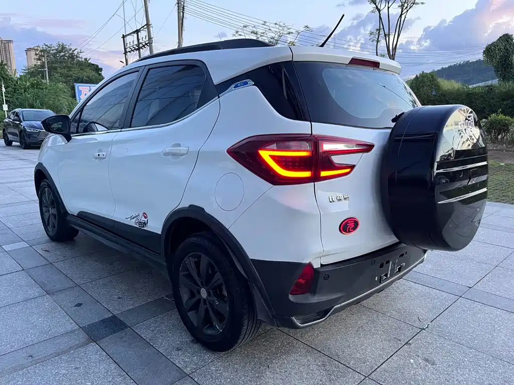 BYD Yuan EV — миниатюра 6