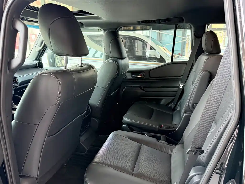 Toyota Land Cruiser Prado 2024 2.4T WX 6 мест