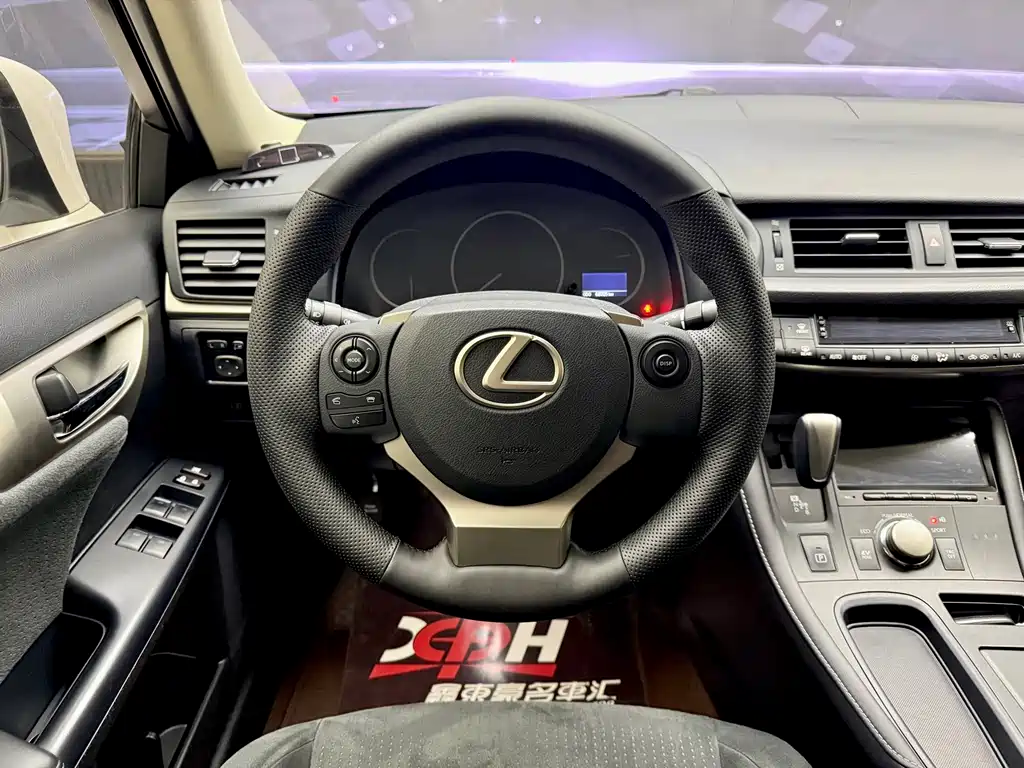 Lexus CT — миниатюра 13