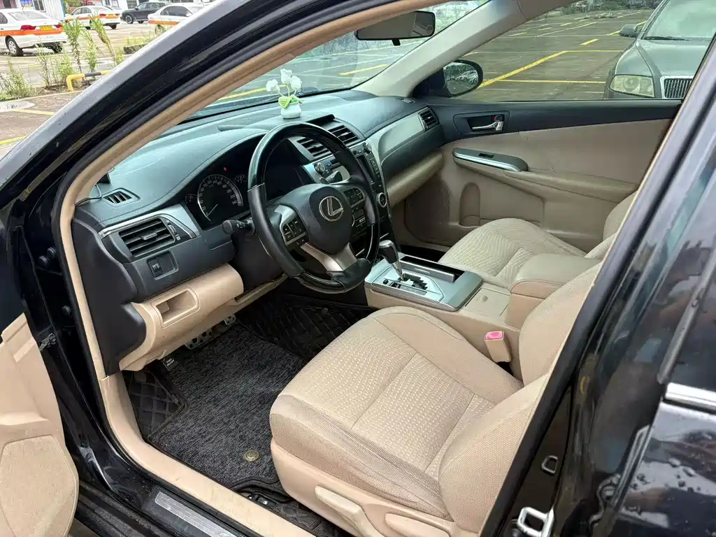 Toyota Camry — миниатюра 7