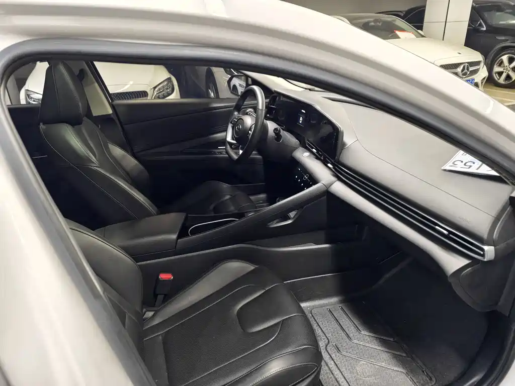 Hyundai Elantra — миниатюра 8