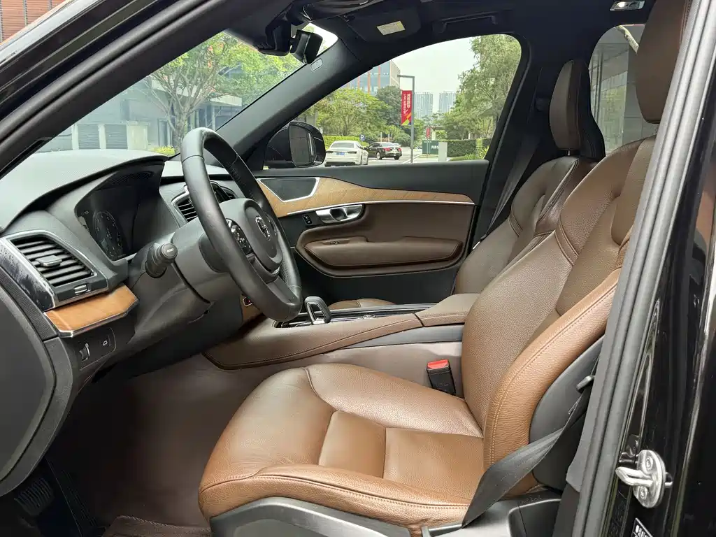 Volvo XC90 2022 B5 Luxury 7 мест