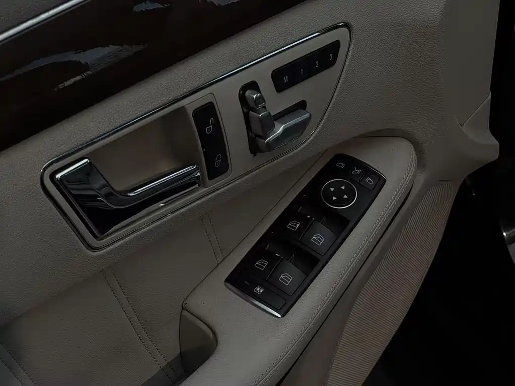 Mercedes-Benz E-Class — миниатюра 4