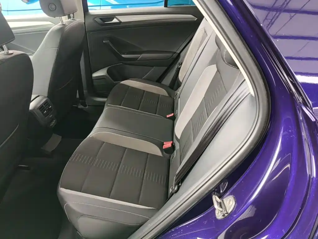 Volkswagen T-Roc - фото 17
