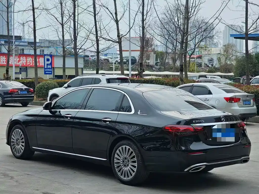 MERCEDES-BENZ E CLASS