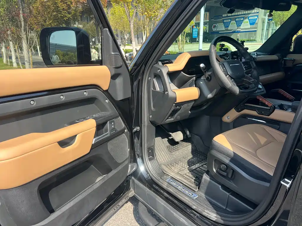 Land Rover Defender — миниатюра 3