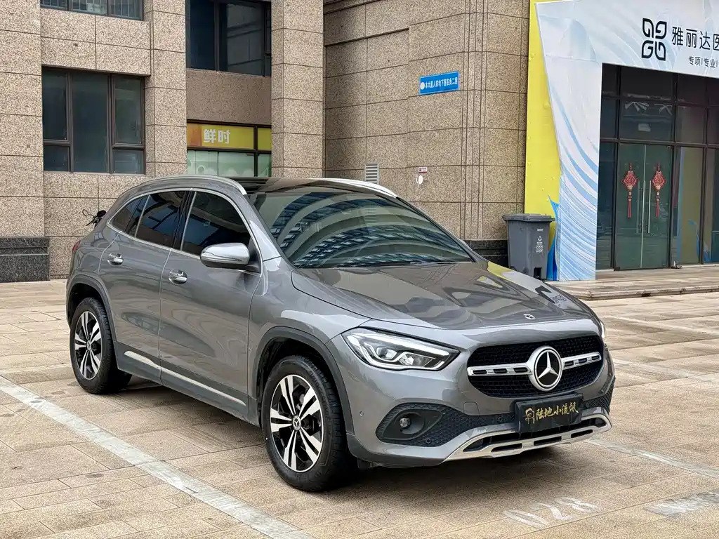 MERCEDES-BENZ GLA