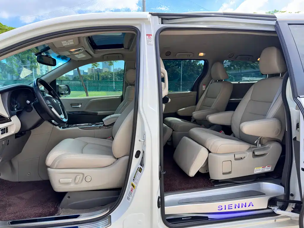 TOYOTA SIENNA