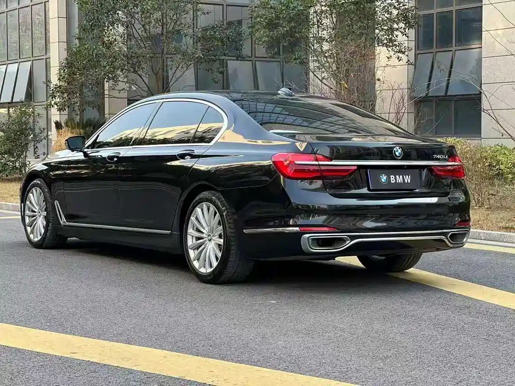 BMW 7 SERIES
