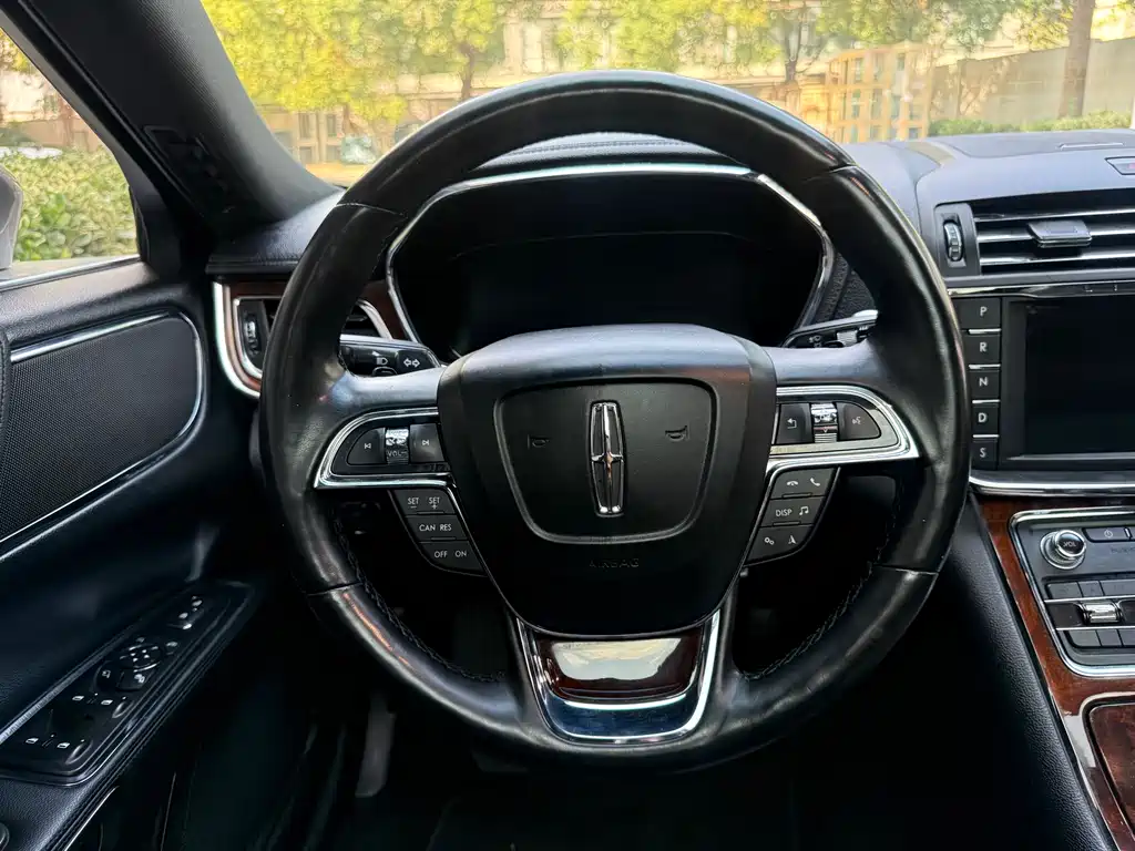 Lincoln Continental — миниатюра 13