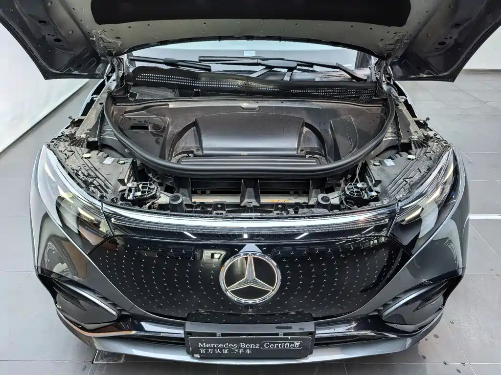 MERCEDES-BENZ EQS SUV