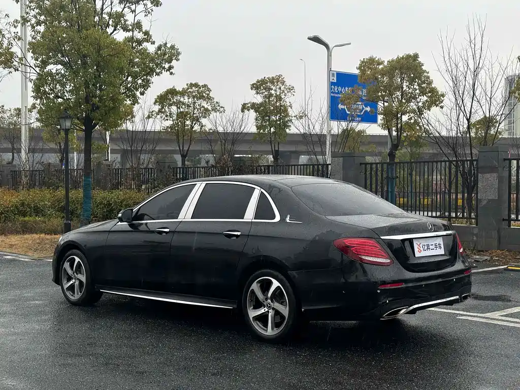 MERCEDES-BENZ E CLASS