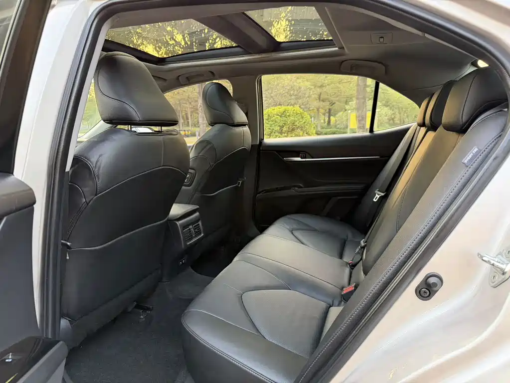 Toyota Camry — миниатюра 10