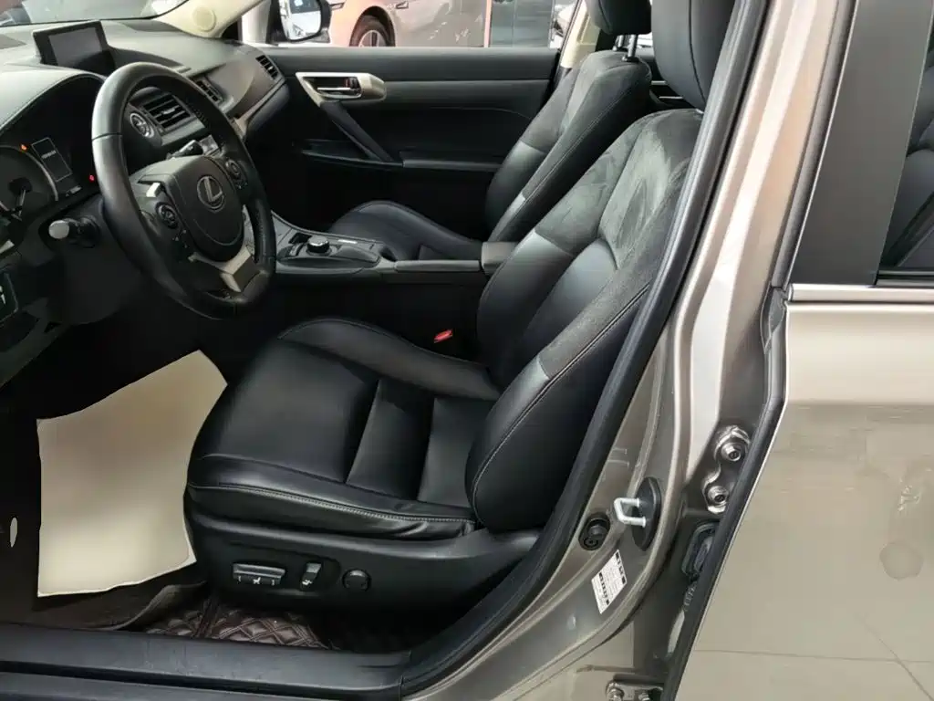 Lexus CT — миниатюра 15