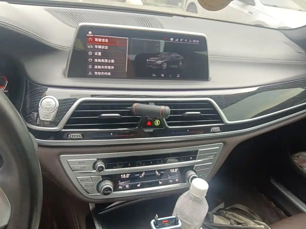 BMW 7 Series — миниатюра 13