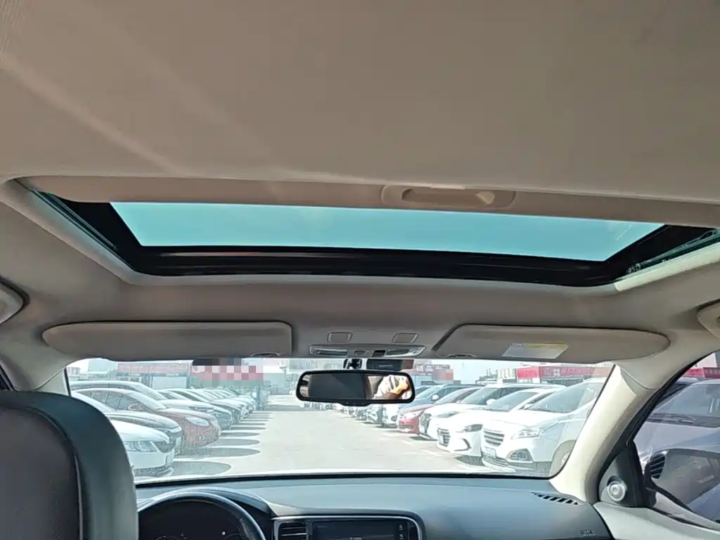 Mitsubishi Outlander — миниатюра 18