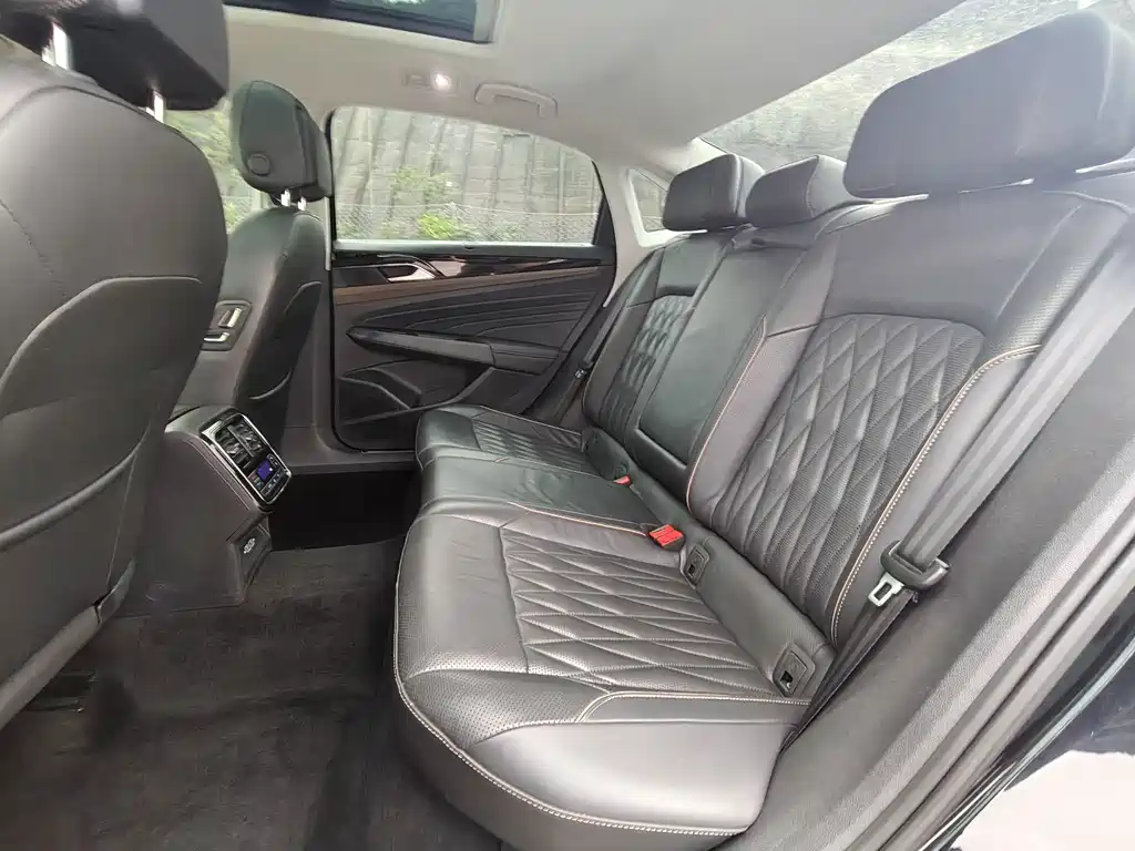 Volkswagen Passat — миниатюра 12