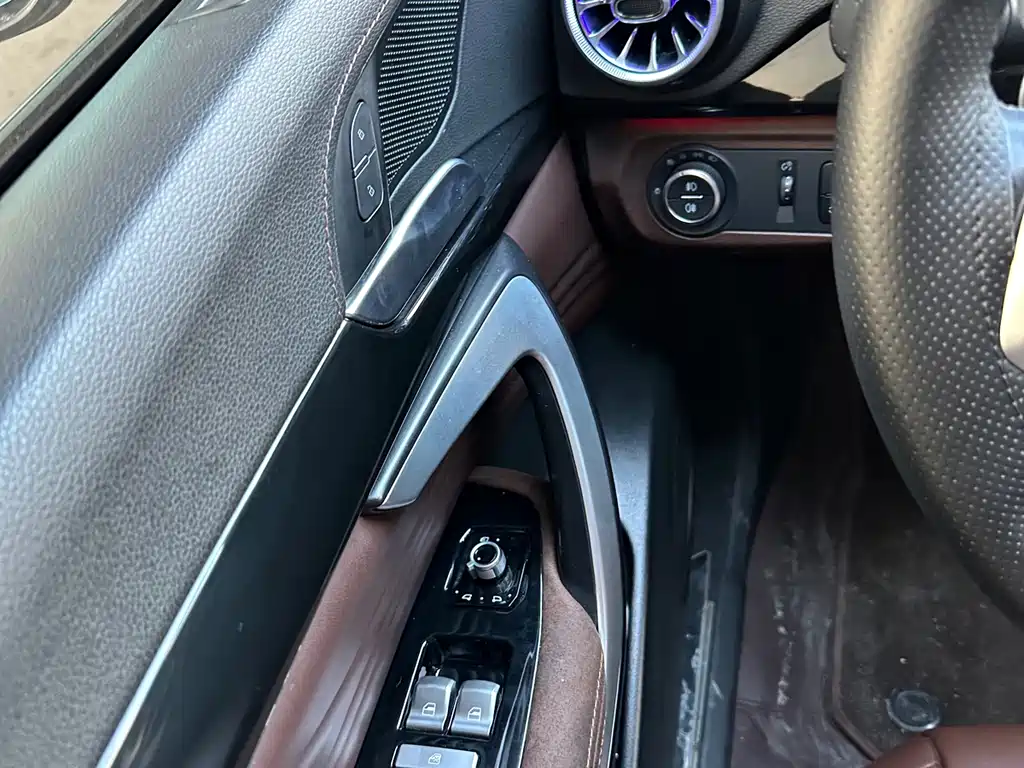 WEI PAI WEI BRAND VV7