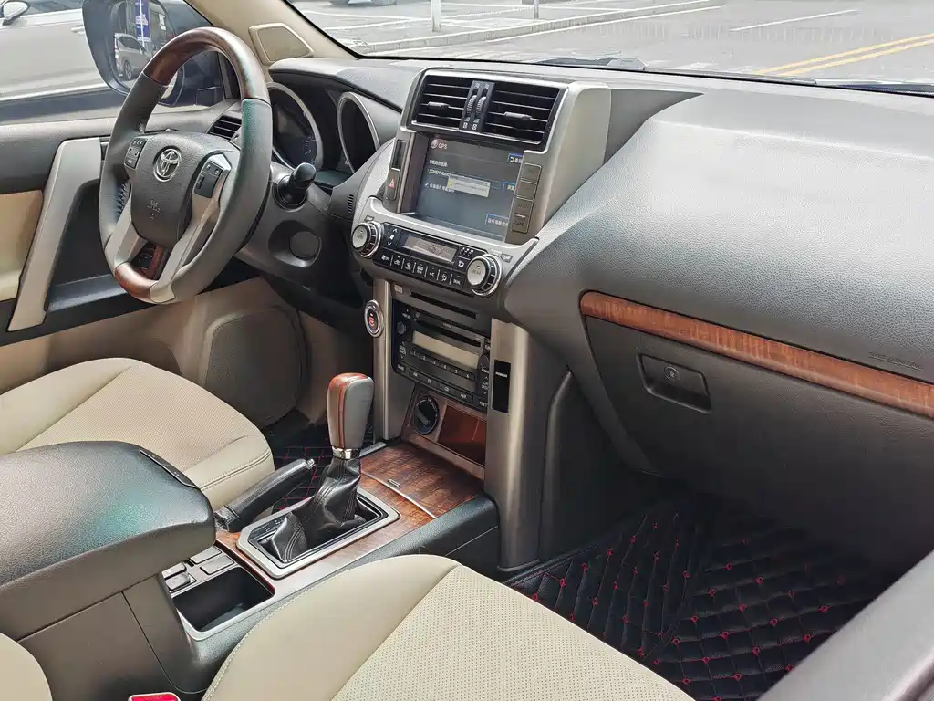 Toyota Land Cruiser Prado 2010 2.7L AT Luxury