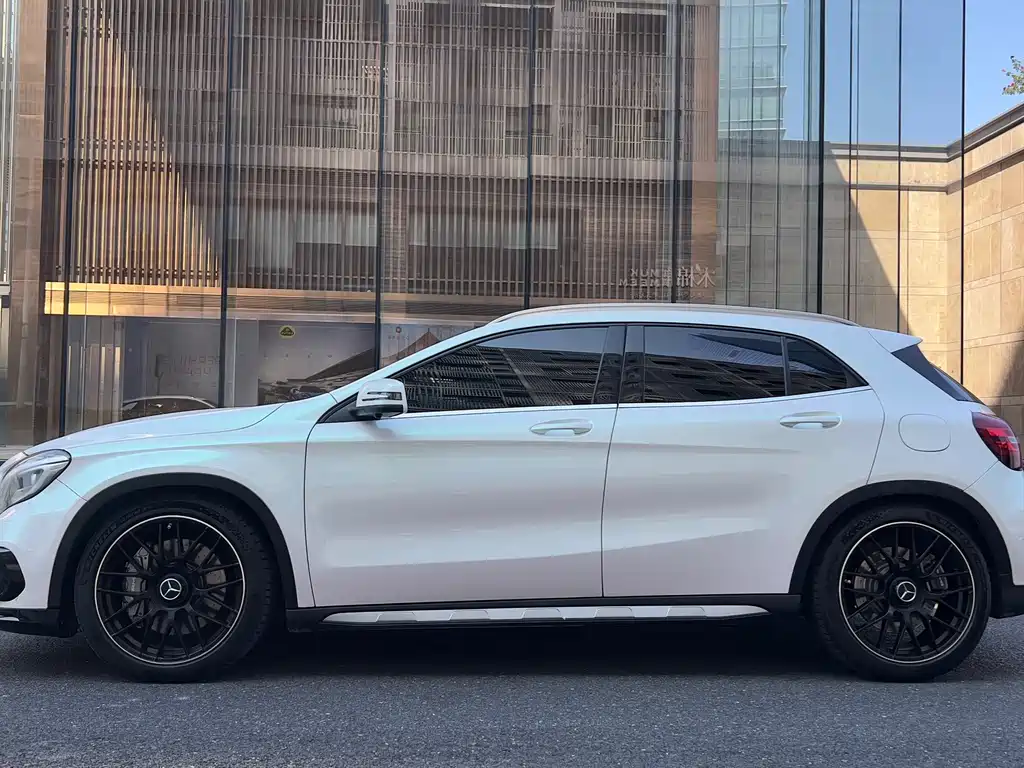 Mercedes-Benz GLA AMG — миниатюра 22