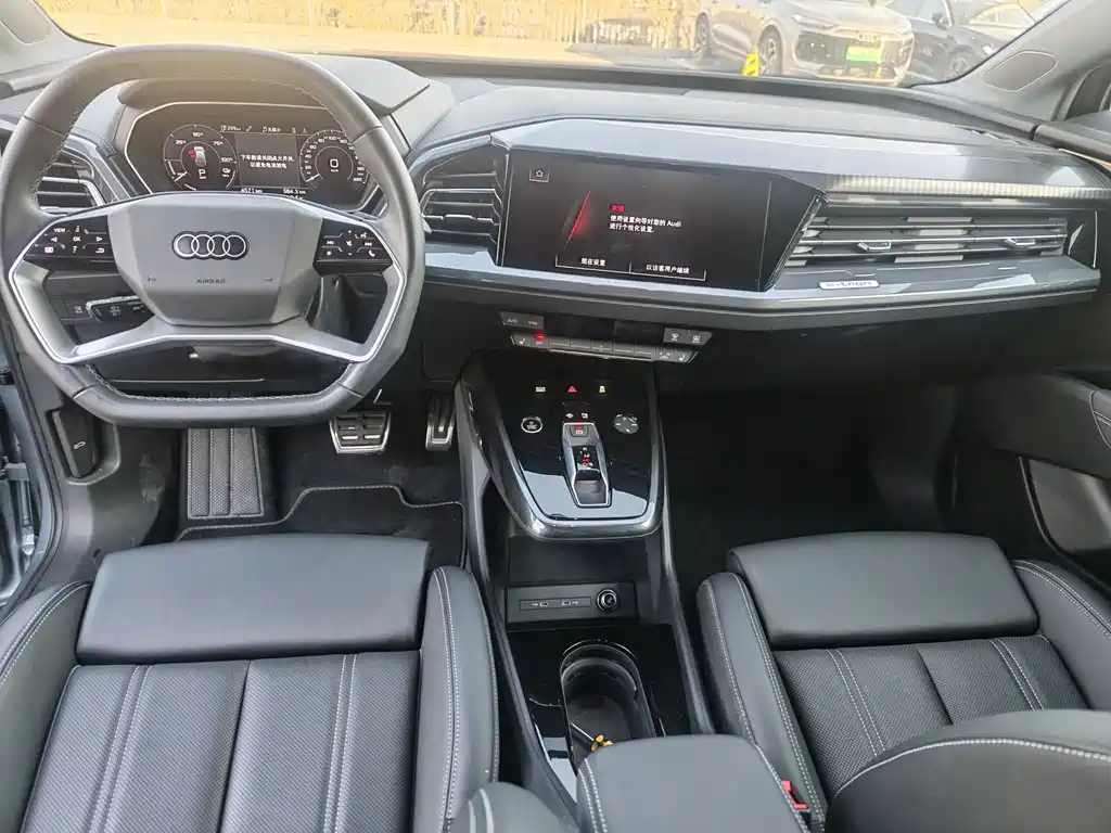 AUDI Q4 E TRON