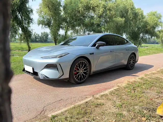 2025 Geely Galaxy E8