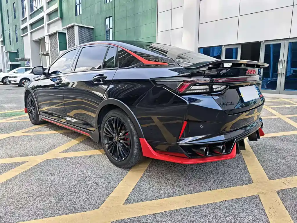 DONGFENG YI HYUN MAX