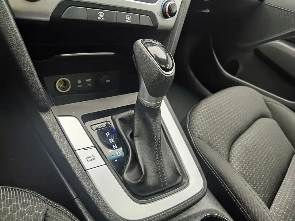 Hyundai Elantra — миниатюра 13