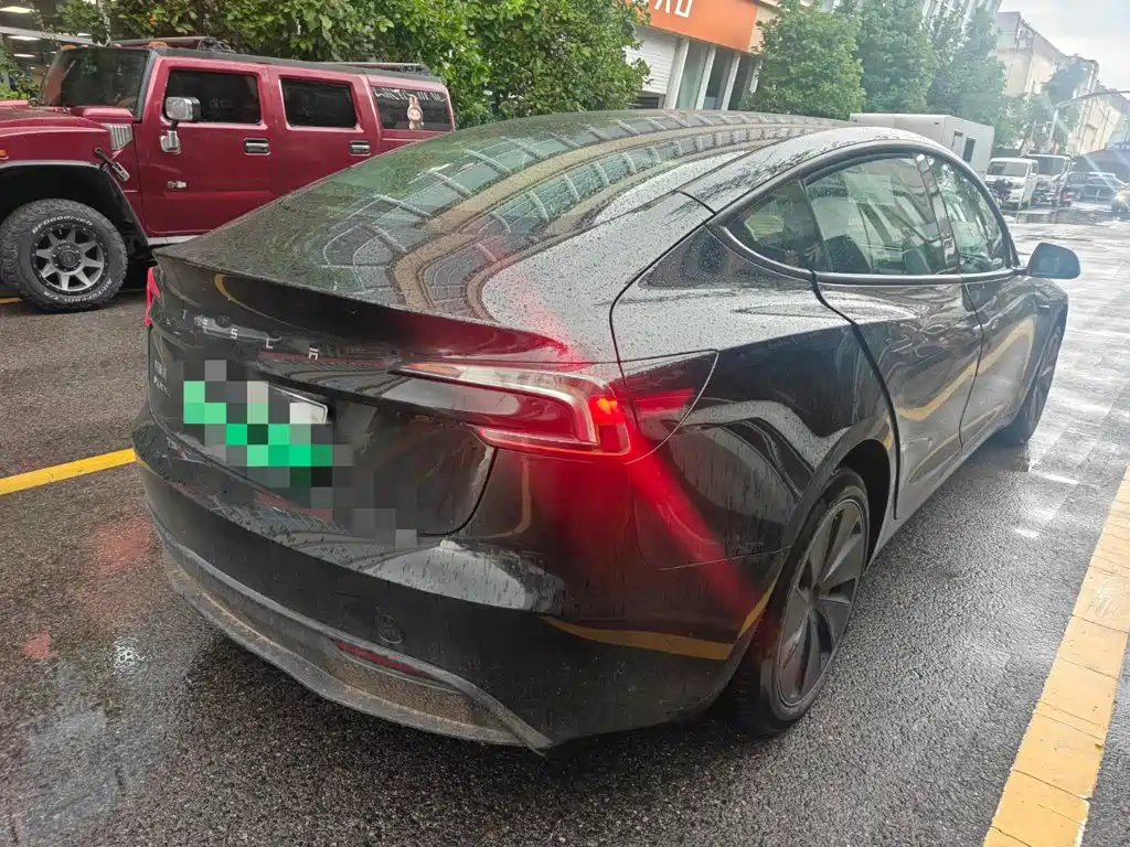 Tesla Model 3 — миниатюра 4