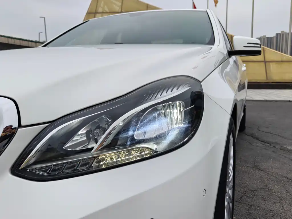 Mercedes-Benz E-Class — миниатюра 8