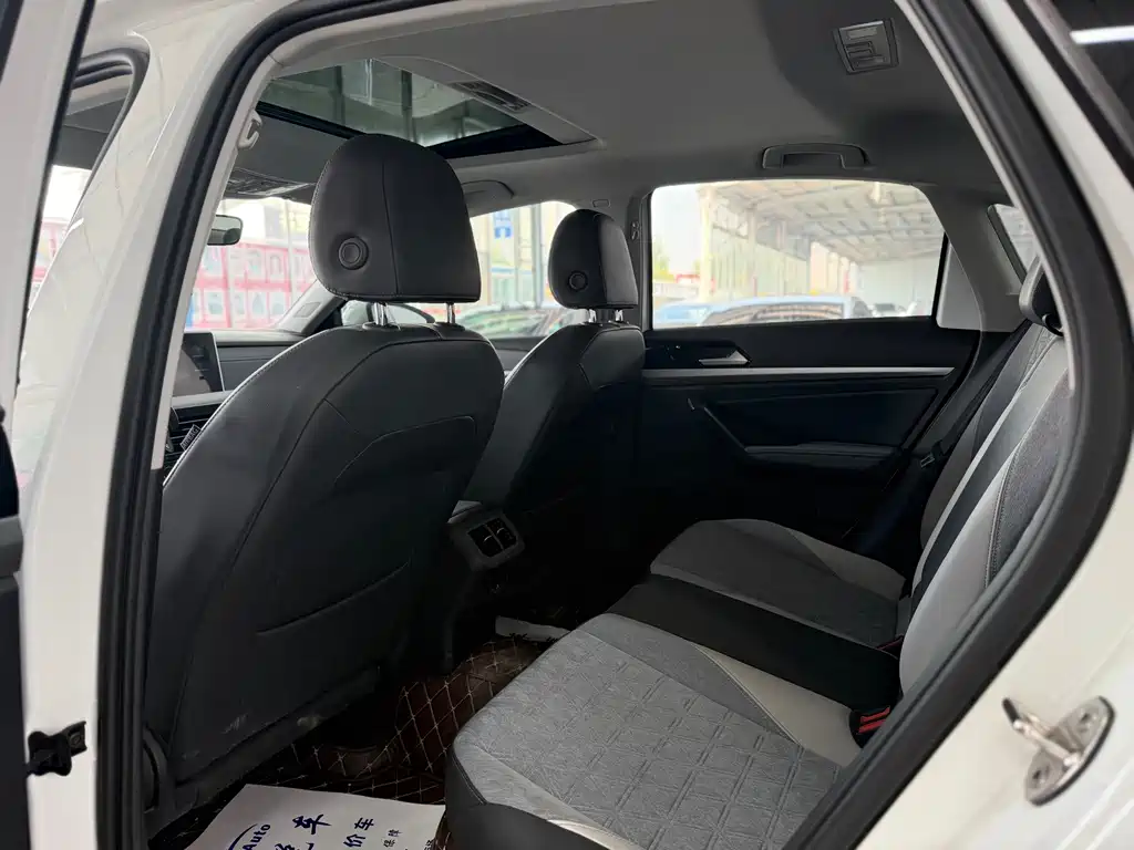 Volkswagen Lavida — миниатюра 6