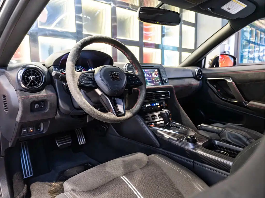 Nissan GT-R — миниатюра 17