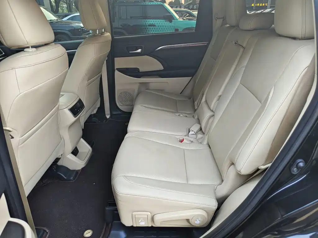 Toyota Highlander — миниатюра 17
