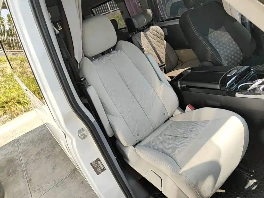 MAXUS V80 — миниатюра 25